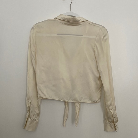Aritzia Wilfred tie front shirt - Picture 5 of 5